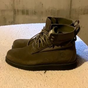 Timberland boots brand new never worn does not have the box